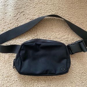 Lululemon Everywhere Belt Bag